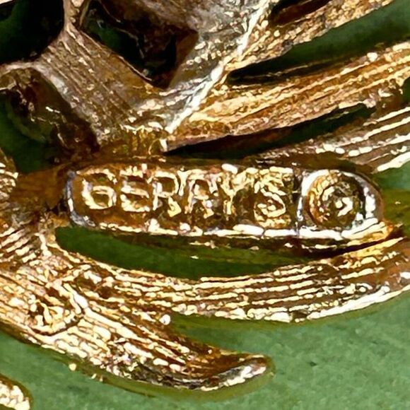 Lot Of 2 Vintage Gerry's & BSK Brooches Gold-tone Rhinestone Embellished Signed - Picture 6 of 8